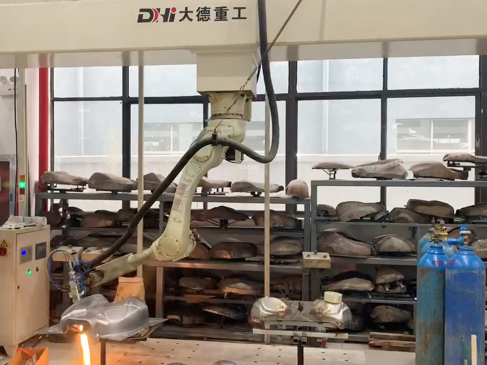 无锡市一峰金属 摩托车油箱.mp4_snapshot_00.12_[2025.04.25_09.37.10]