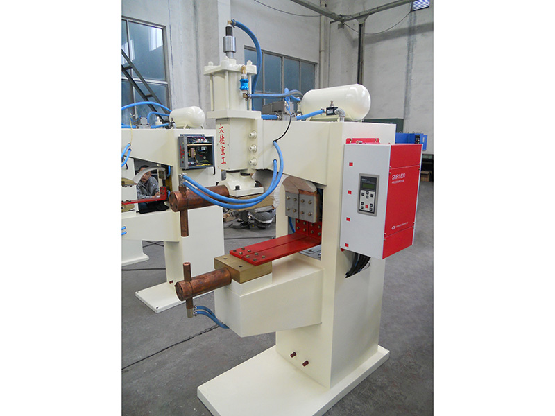 Machine de soudage par points à fréquence moyenne standard